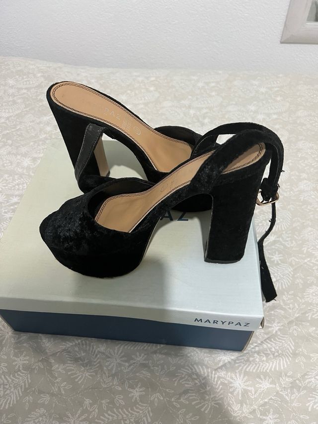 Zapatos de tacón Marypaz negros terciopelo