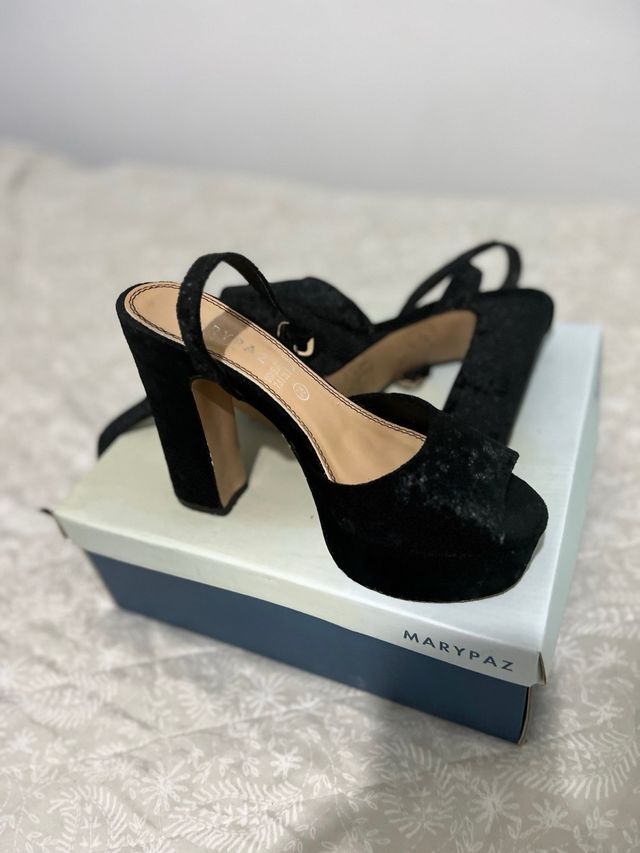 Zapatos de tacón Marypaz negros terciopelo