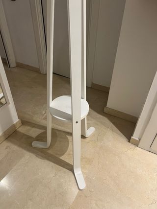 Perchero de madera blanco