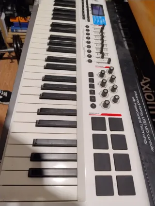 Teclado MIDI M-AUDIO Axiom Pro 49