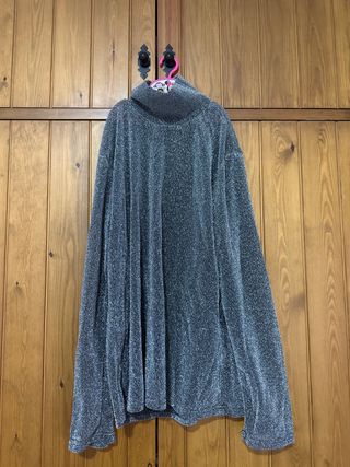 Jersey cuello alto plateado brillante talla XL ,