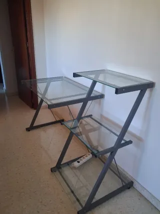 Escritorio cristal y metal con estantería