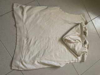 Sudadera sin mangas con capucha beige