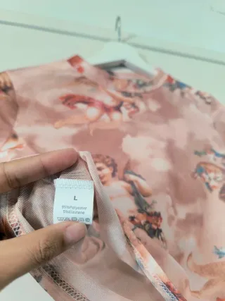 Crop top estampado ángeles rosa