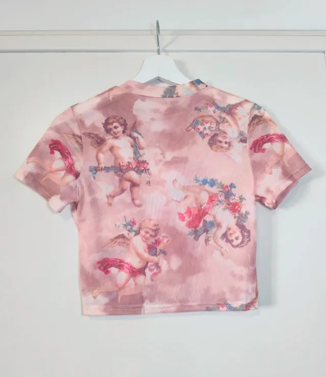 Crop top estampado ángeles rosa