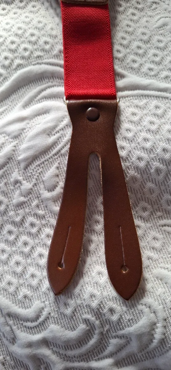 Tirantes rojos cuero marrón