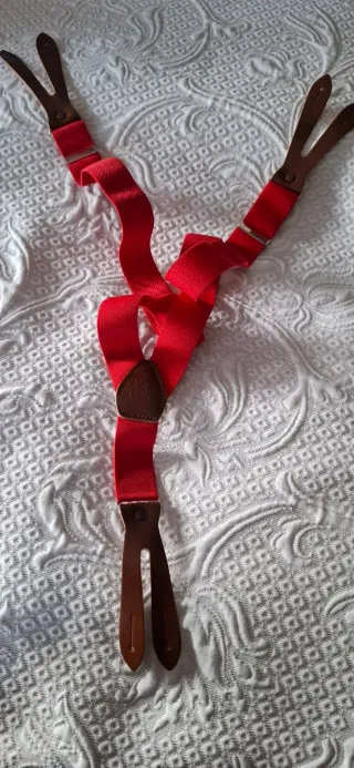 Tirantes rojos cuero marrón