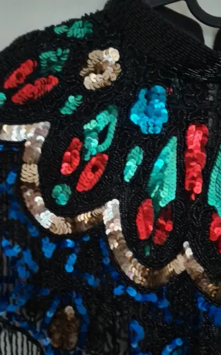 Capa joya negra con colores