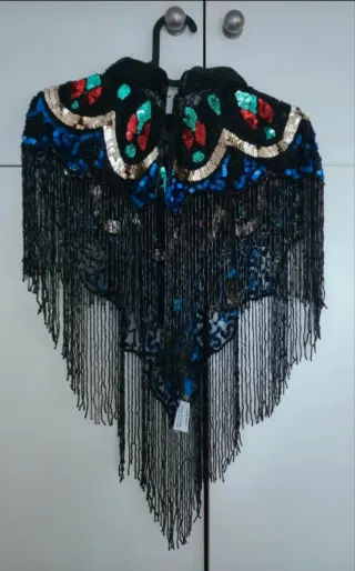 Capa joya negra con colores