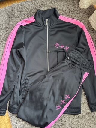 Conjunto Chándal BoohooMAN Negro y Rosa