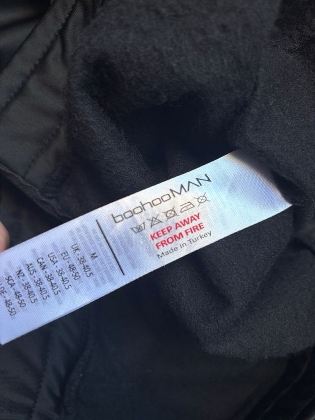 Conjunto Chándal BoohooMAN Negro y Rosa