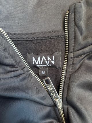 Conjunto Chándal BoohooMAN Negro y Rosa