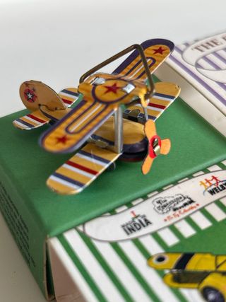 Aviones de hojalata coleccionables