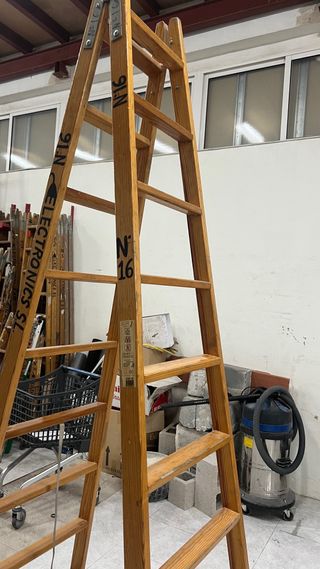 Escalera de madera homologada 10-9-8-7 Peldaños .