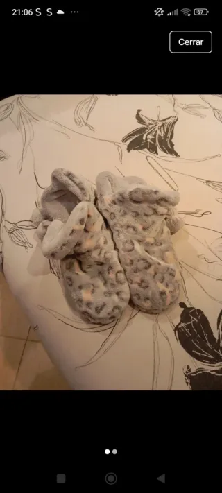 Zapatillas grises y rosas