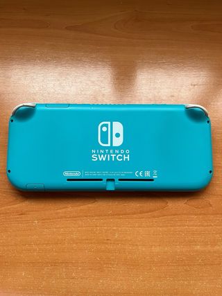 Nintendo Switch Lite + Caricabatterie e Custodia