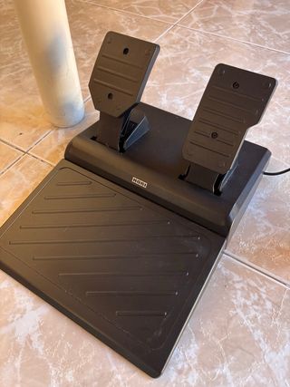 Volante y Pedales Hori PS5/PS4
