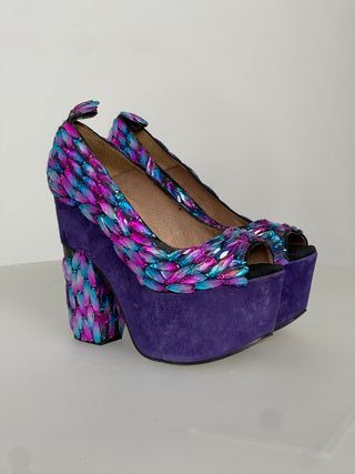 Zapatos plataforma morados con pedrería