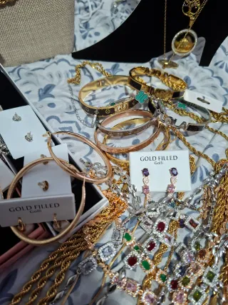 Lote bisutería dorada y plateada