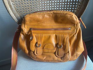 Bolso de piel naranja
