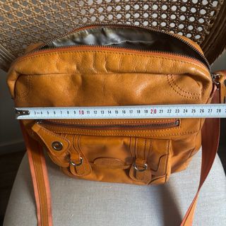 Bolso de piel naranja