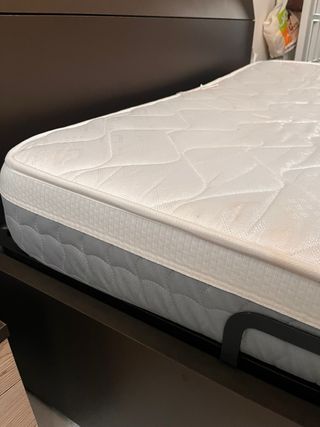 Materasso matrimoniale in tessuto nuovo