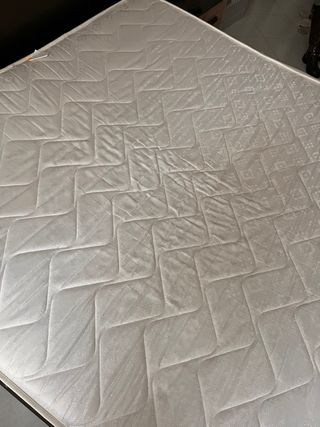 Materasso matrimoniale in tessuto nuovo