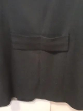 Abrigo negro con cremallera