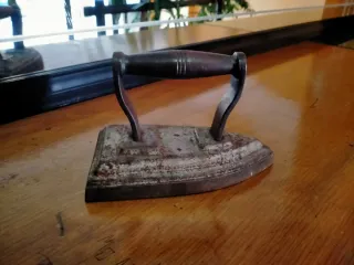 Plancha de hierro antigua