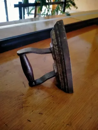 Plancha de hierro antigua