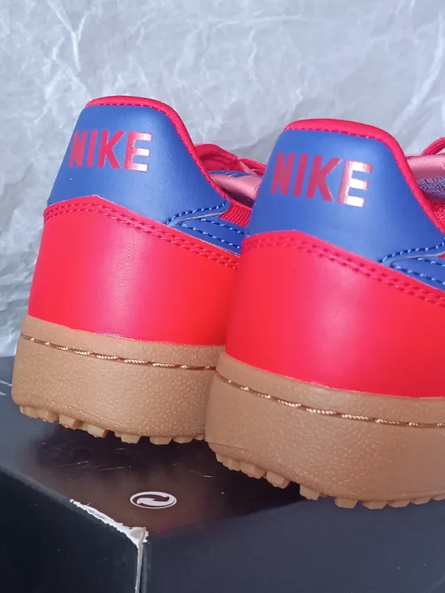 Zapatillas Nike Rojas y Azules