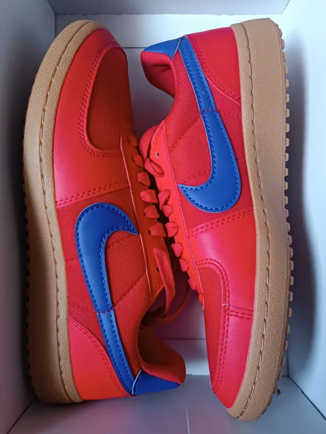 Zapatillas Nike Rojas y Azules