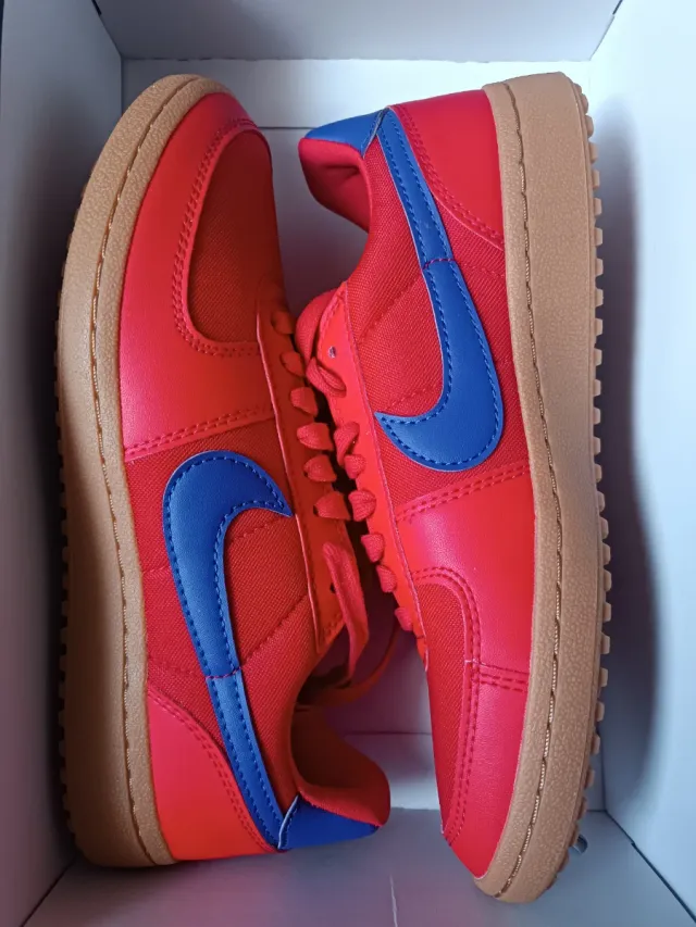 Zapatillas Nike Rojas y Azules