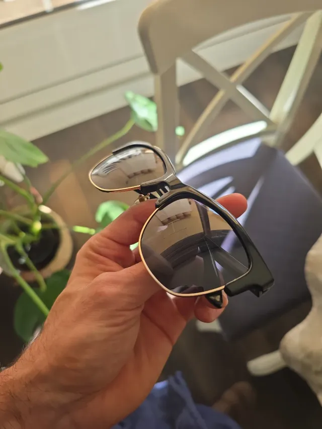 Occhiali da sole Hawkers neri e dorati