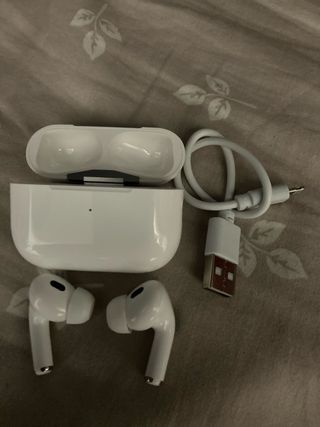 Funda AirPods y Cable Carga USB