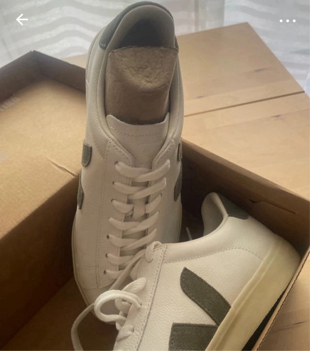 Zapatillas Veja Blancas y Grises