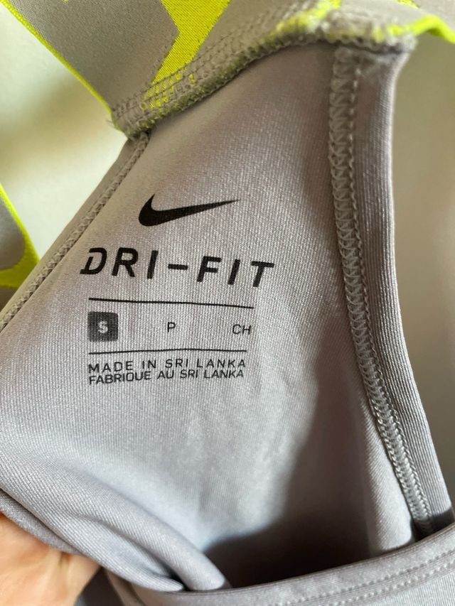 Top sportivo Nike Pro grigio NUOVO