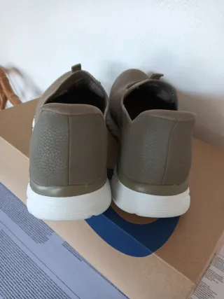 Zapatillas Skechers Swift Fit Marrón/Dorado