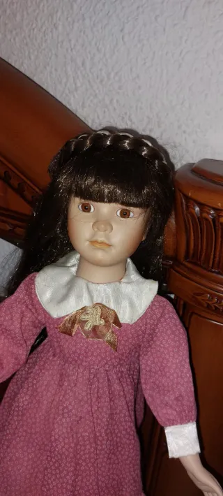 Bella bambola in porcellana antica