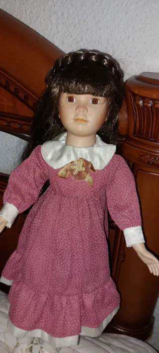 Bella bambola in porcellana antica