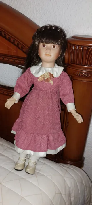 Bella bambola in porcellana antica