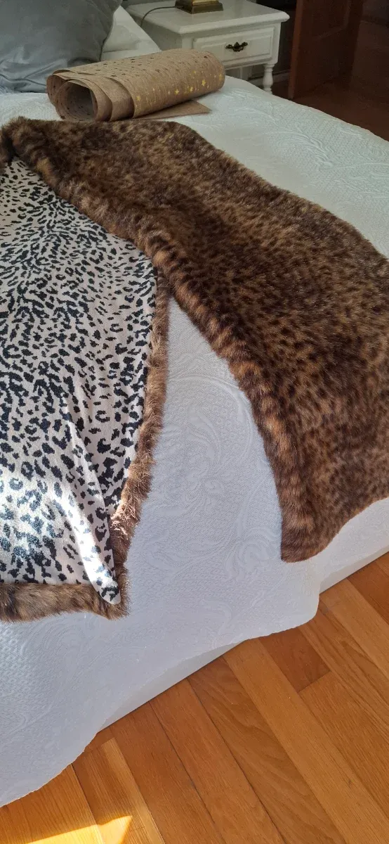 Estola reversible animal print
