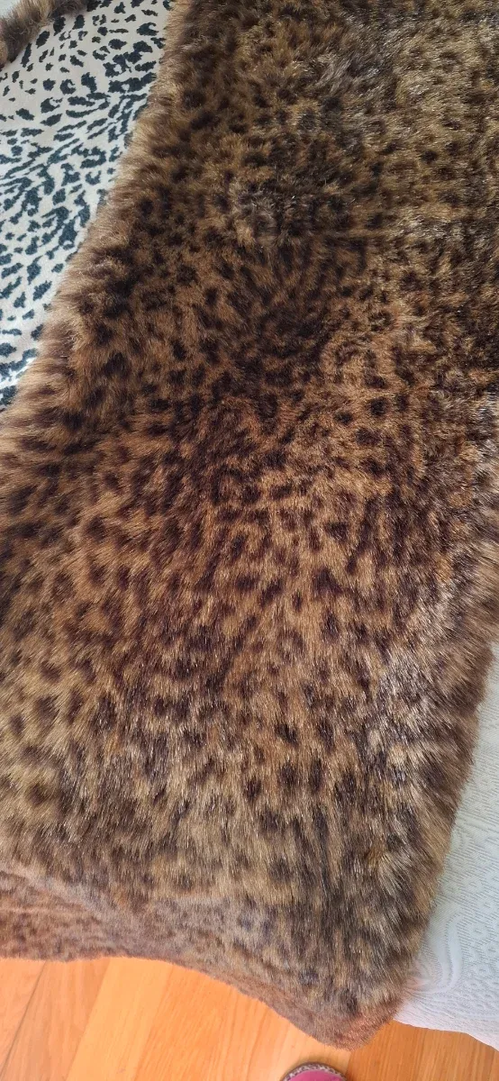 Estola reversible animal print