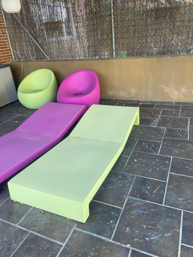 Tumbona Vondom JUT Verde y Rosa