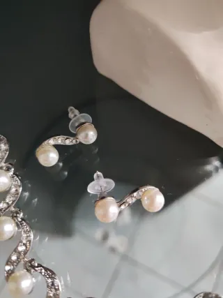 Parure collana e orecchini con perle e trass