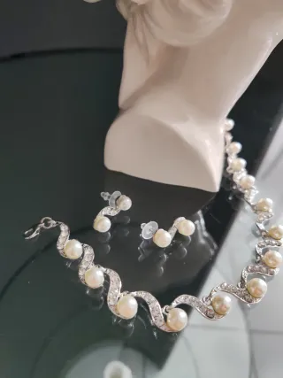 Parure collana e orecchini con perle e trass