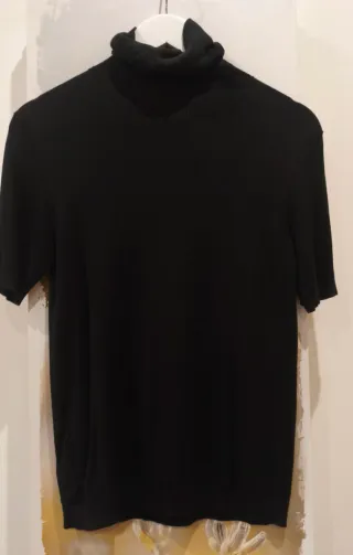 Jersey Mango Negro Cuello Alto Manga Corta