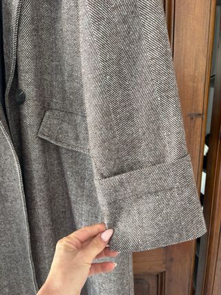 Cappotto spigato marrone con cartellino