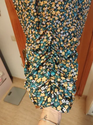 Vestido floreado verde y amarillo