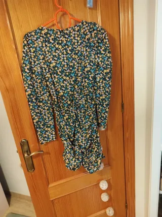 Vestido floreado verde y amarillo